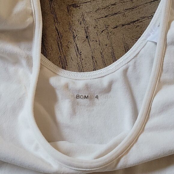 BCBGMAXAZRIA off white stretch top size S 🤍 - Picture 2 of 4